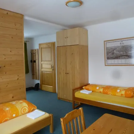 Vendégház Lyzarska Skola